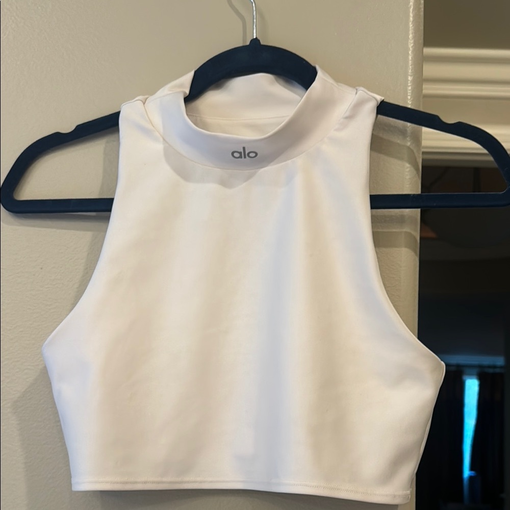 Alo Yoga Women's cream Crop Top